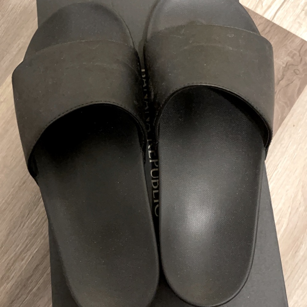 Banana Republic pool slides